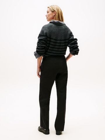 TOMMY HILFIGER Regular Trousers in Black