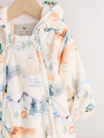 Next Overall σε λευκό