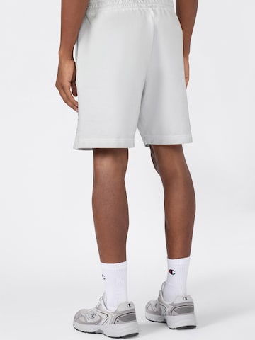 Champion Authentic Athletic Apparel Loosefit Sportshorts in Grau