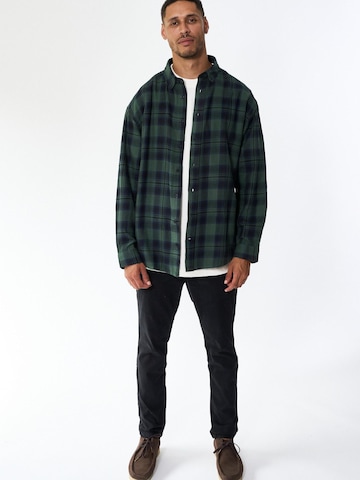 Legends Regular fit Button Up Shirt in Green: front