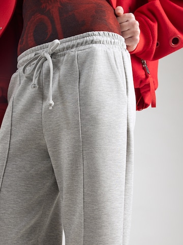 Loosefit Pantaloni di ZABAIONE in grigio