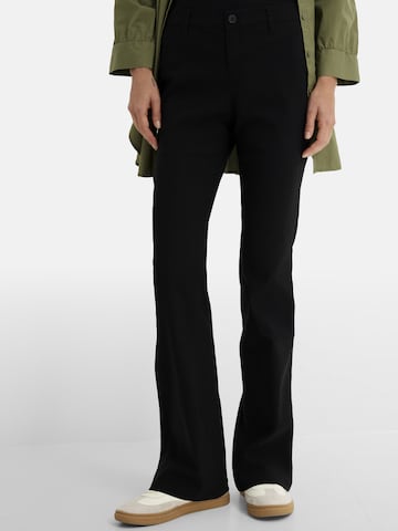 bonprix Bootcut Hose in Schwarz: Vorderseite
