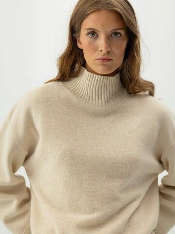 Pulover ' Margot ' de la Holebrook pe alb