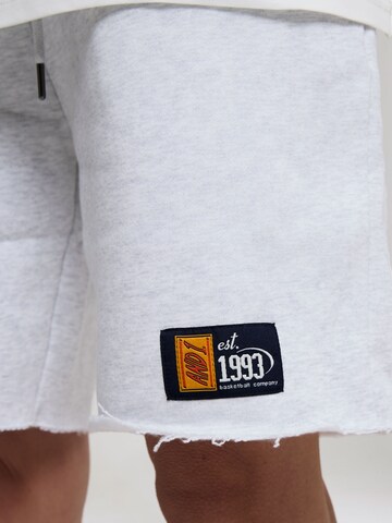 AND1 Regular Hose in Grau