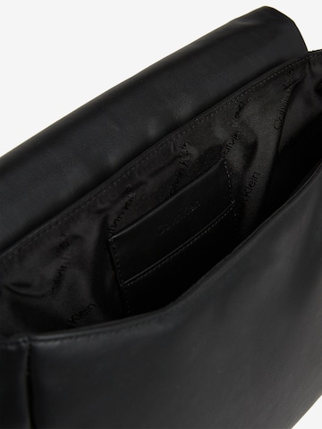 Calvin Klein Schultertasche in Schwarz