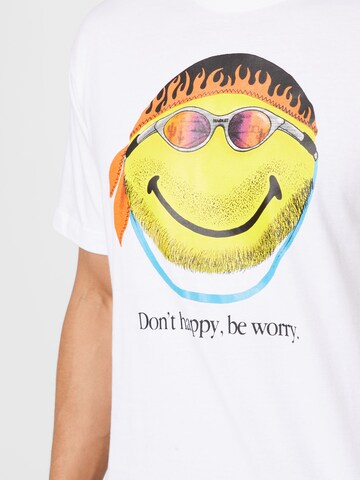 MARKET Футболка 'SMILEY DON'T HAPPY, BE WORRY T-SHIRT' в Белый