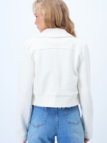 Trend Alaçatı Stili Φθινοπωρινό και ανοιξιάτικο μπουφάν σε μπεζ