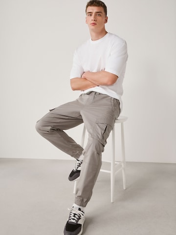 Next - Tapered Pantalón cargo en blanco
