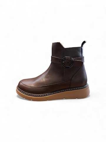 Begoria Boots in Brown: front