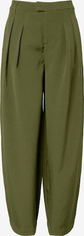 PIECES - Pantalón plisado 'BARREL' en verde: frente