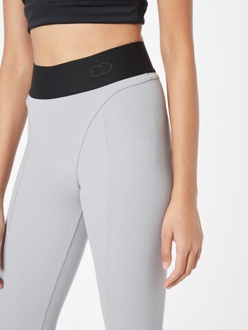 Reebok Skinny Legíny – šedá