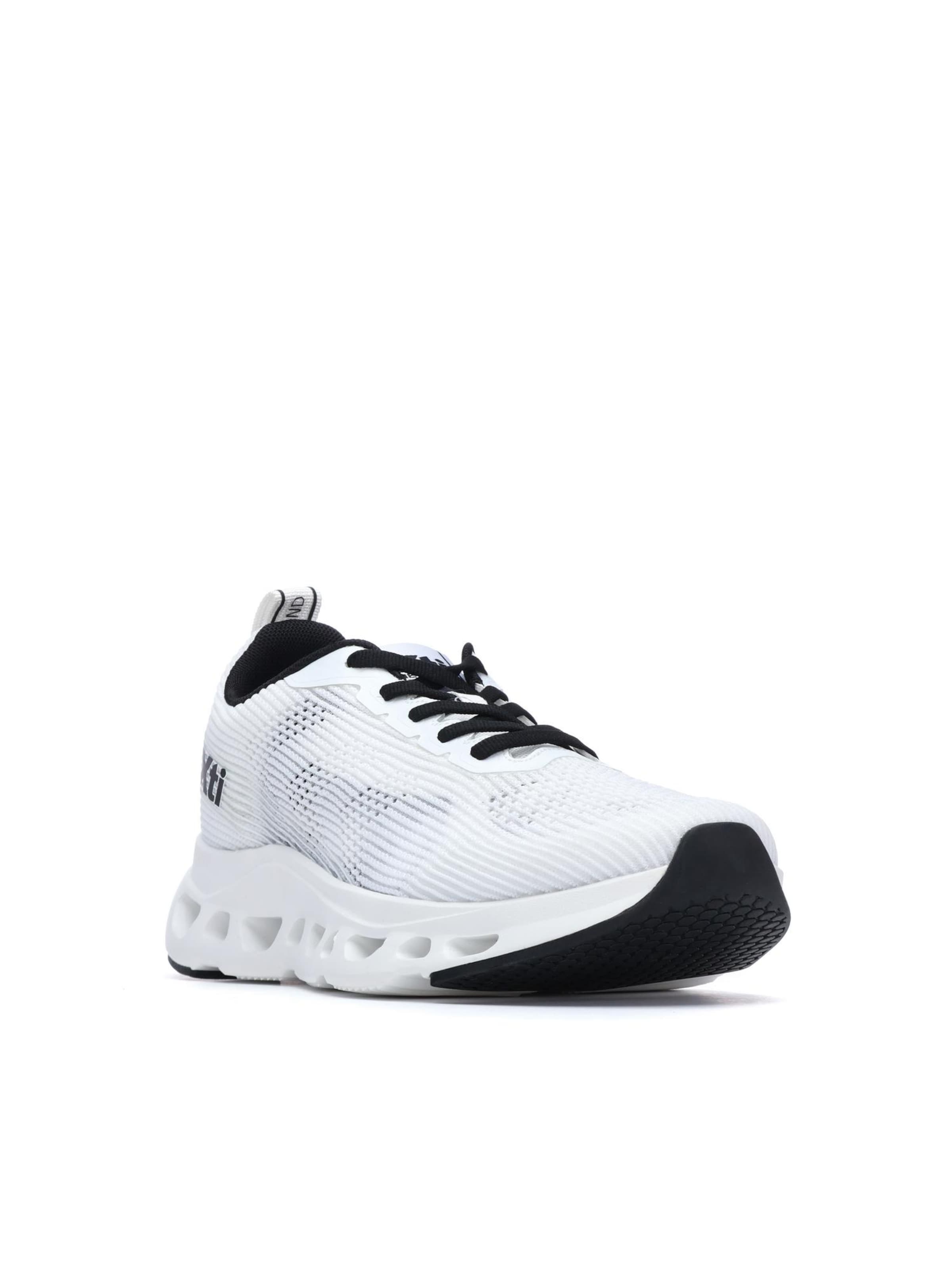 Xti Athletic Shoes in White: front