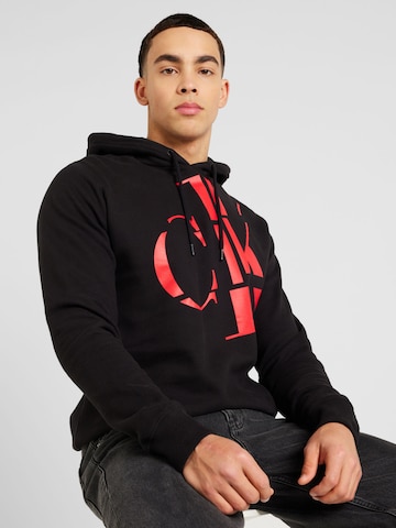 Sweat-shirt Calvin Klein Jeans en noir : devant