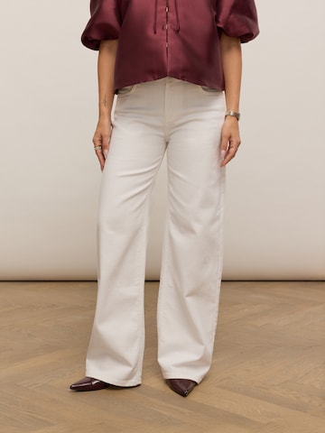 Wide leg Jeans 'Straight Leg Denim' di noar studios in marrone: frontale