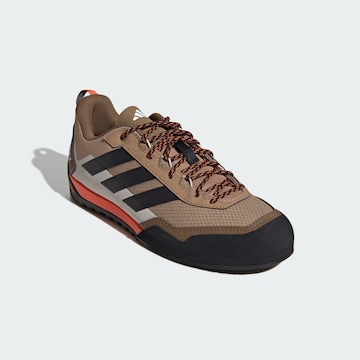 Chaussure basse 'Skychaser Solo 3' ADIDAS TERREX en marron