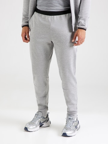 THE NORTH FACE Tapered Ulkoiluhousut värissä harmaa: etupuoli