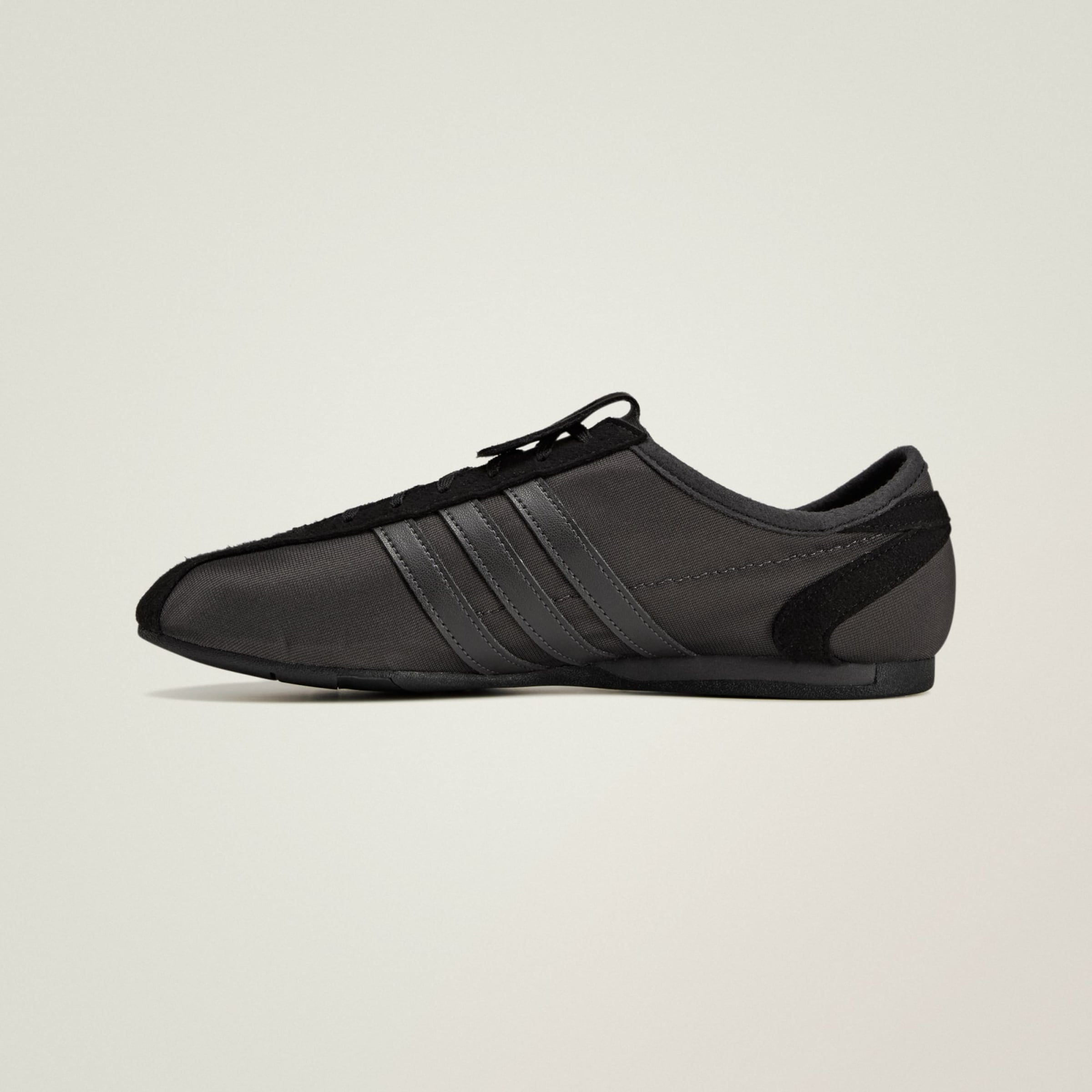 ADIDAS BY STELLA MCCARTNEY Pantofi sport pe Negru | ABOUT YOU