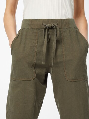 Tapered Pantaloni 'Naya' di Kaffe in verde