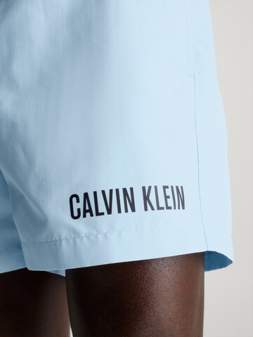 Calvin Klein Swimwear Badshorts 'Intense Power' i blå