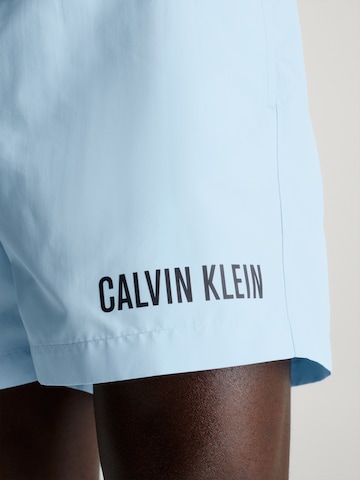 Șorturi de baie 'Intense Power' de la Calvin Klein Swimwear pe albastru