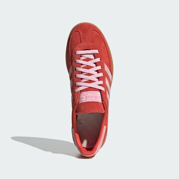 Sneaker bassa 'Handball Spezial' di ADIDAS ORIGINALS in rosso