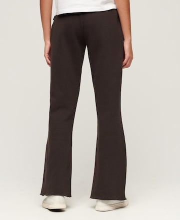 Superdry Wide Leg Sporthose in Braun