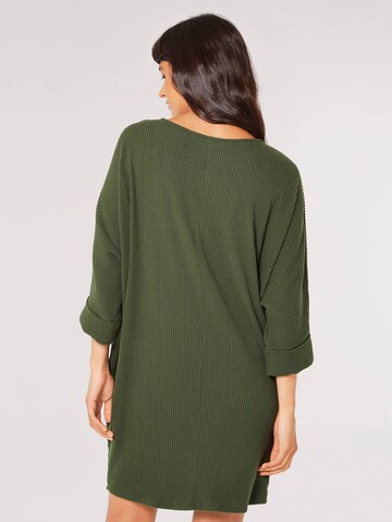Robe Apricot en vert