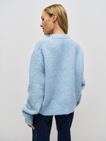ÉVOIR by Alena Gerber Pullover in Blau