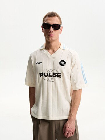 Bershka Shirt in White: front
