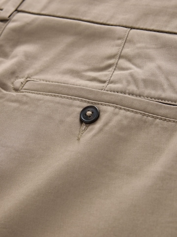 Coupe slim Pantalon chino Next en marron