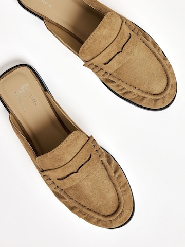 Friends Like These - Zapatos abiertos en gris