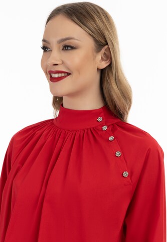 Camicia da donna di faina in rosso
