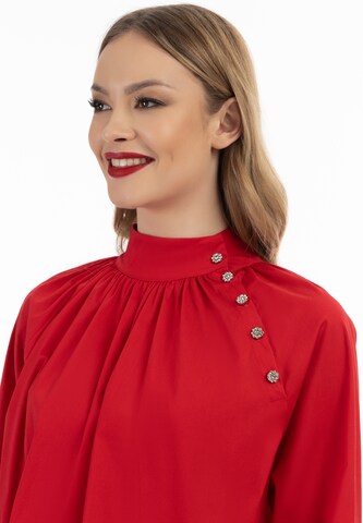 faina - Blusa em vermelho