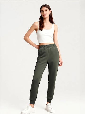 Effilé Pantalon de sport 'Jogginghose' Tommy Life en vert