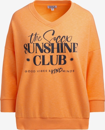 Soccx Sweatshirt mit V-Ausschnitt und Frontprint in Orange: Vorderseite