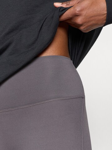 NIKE Расклешенный Спортивные штаны 'ONE' в Серый