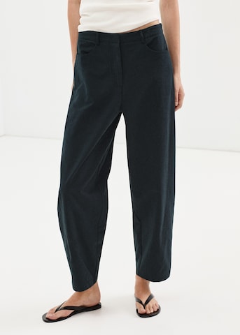 Barrel Pantaloni 'CANBERRA' de la MANGO pe albastru: față