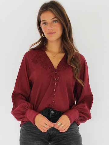 Honnête Atelier Blouse 'Cloe' in Red: front