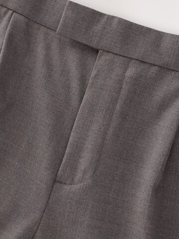 Regular Pantalon à plis Next en gris