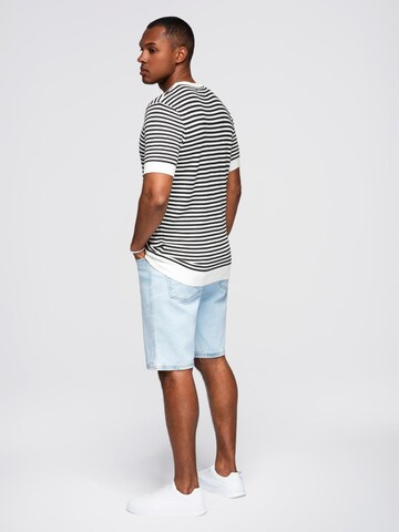 Tricou de la Ombre pe negru