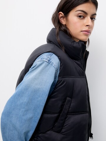 Pull&Bear Vest in Black