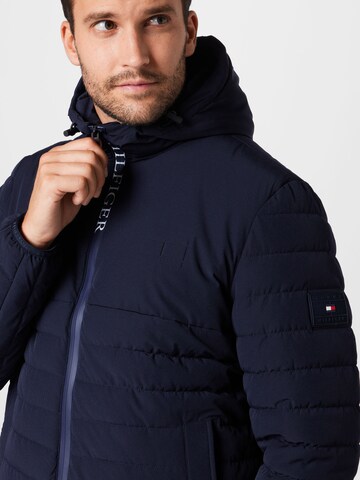 TOMMY HILFIGER Jacke in Blau