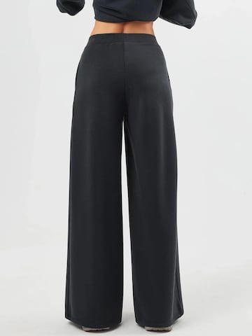 Wide leg Pantaloni di Busem in grigio