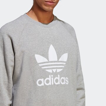 ADIDAS ORIGINALS - Sweatshirt 'Adicolor Classics Trefoil' em cinzento