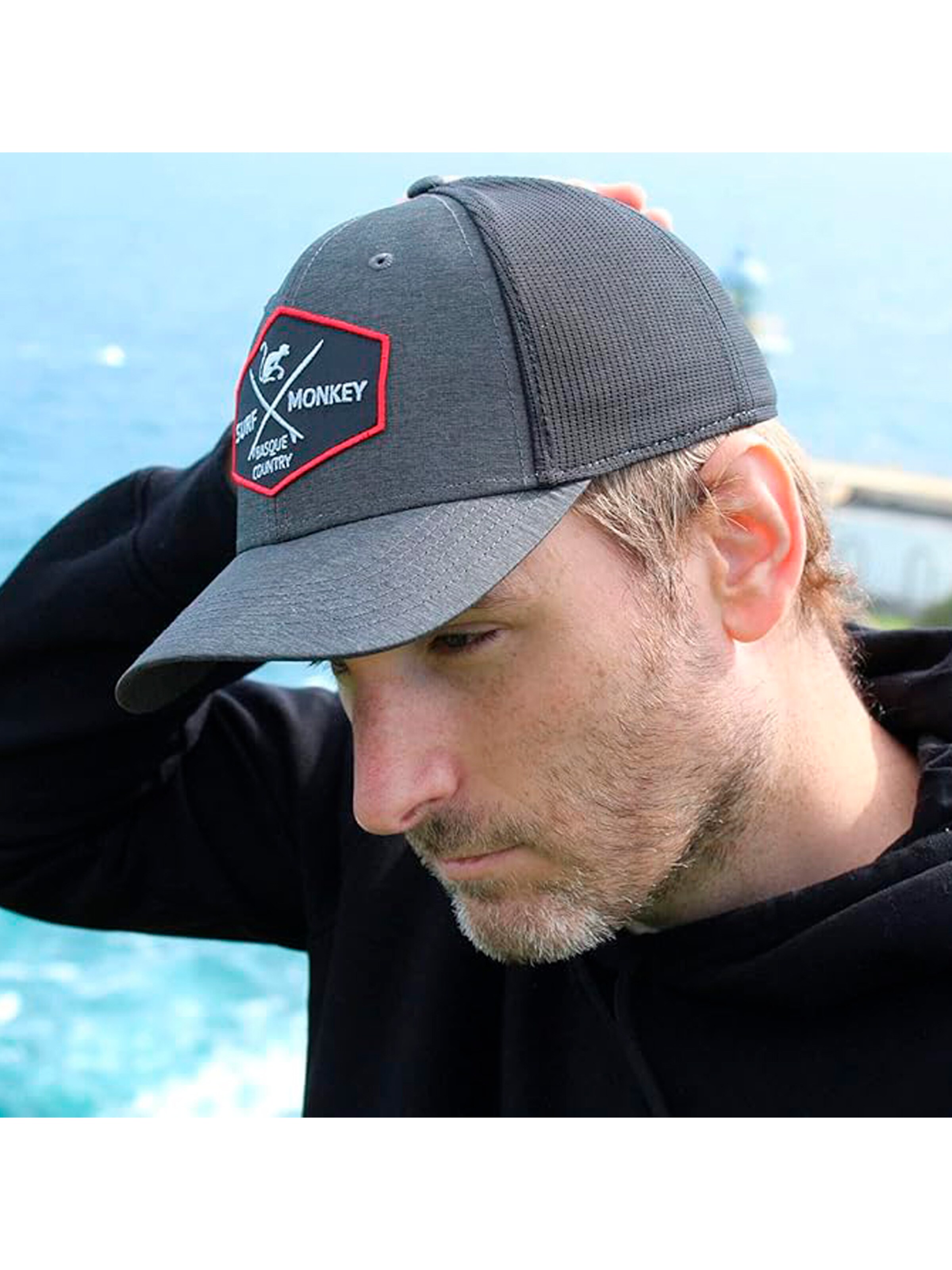 Cappello da baseball sportivo di Surf Monkey in nero