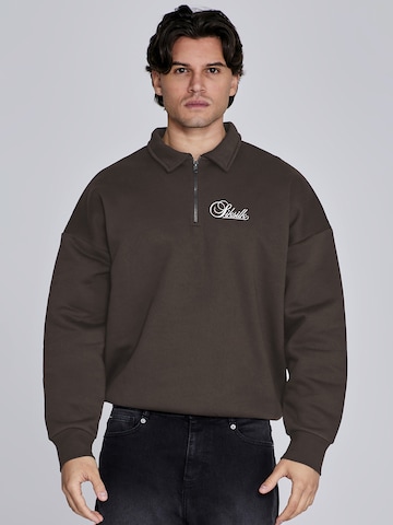 Sweat-shirt 'Essentials' SikSilk en marron : devant