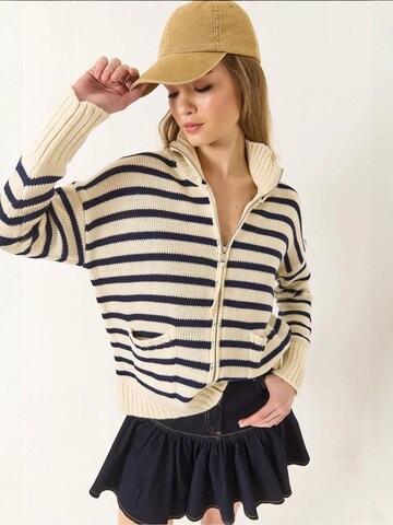 Giacchetta extra large di Bianco Lucci in beige