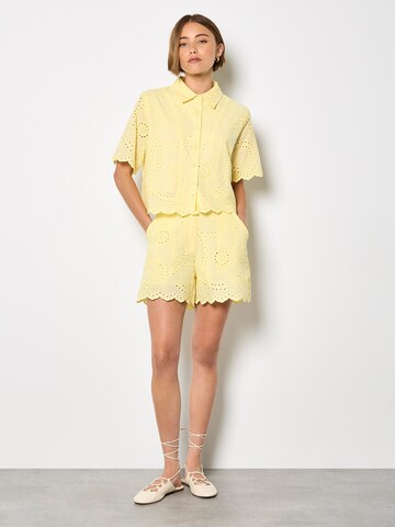 Apricot Scalloped Broderie Cropped Shirt ' ' in Gelb