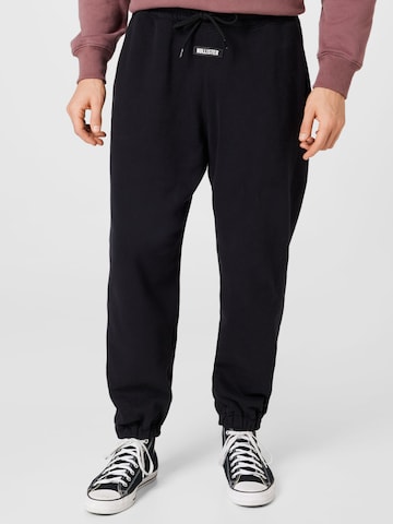 HOLLISTER Tapered Pants in Black: front