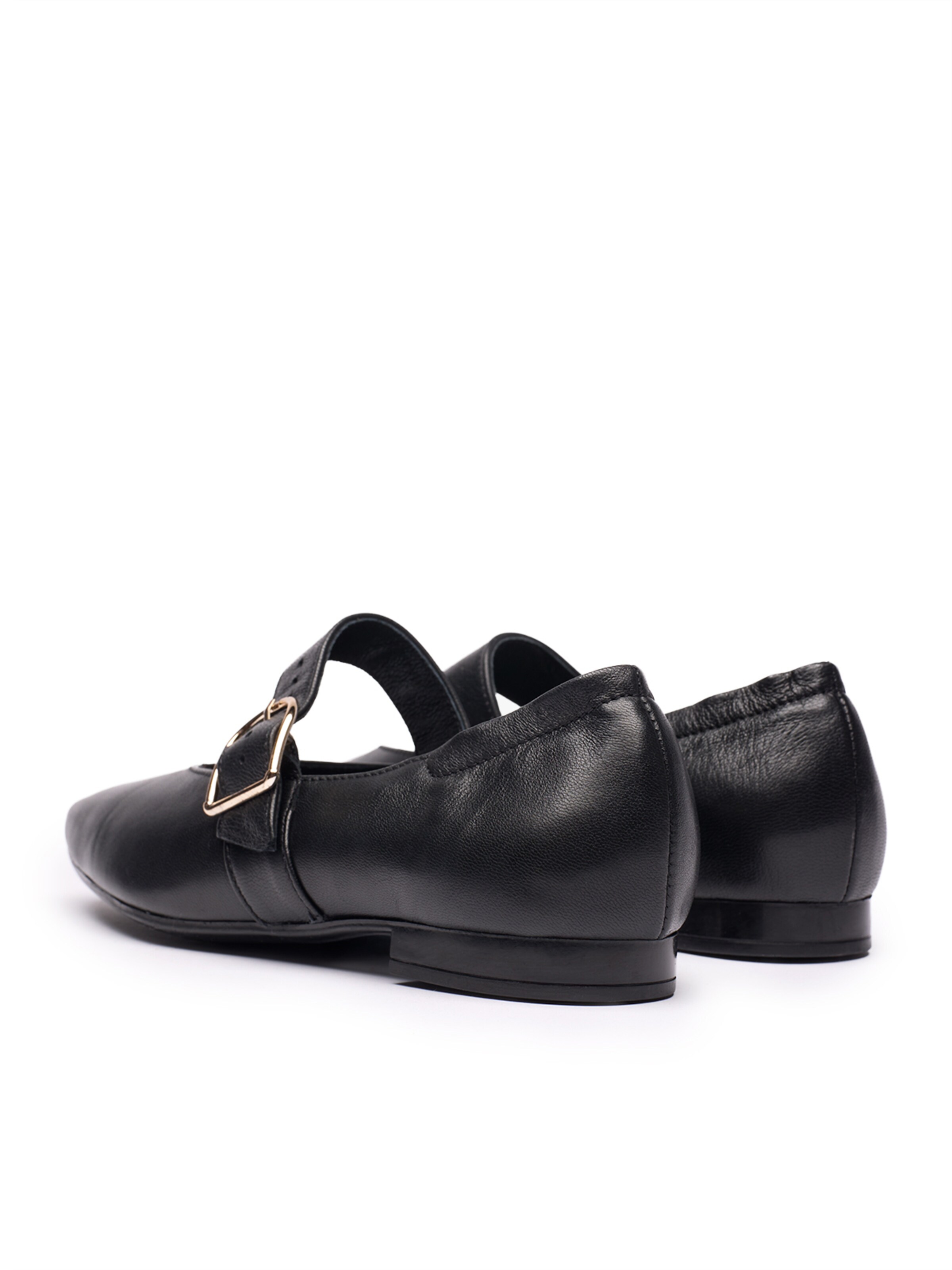 Balerini de la RYLKO pe negru